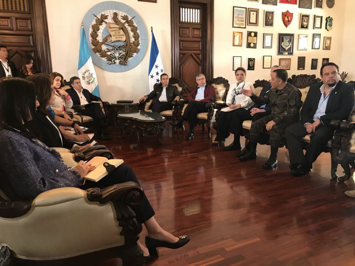 Presidente Hernández llega a Guatemala para definir estrategia de retorno seguro de hondureños migrantes