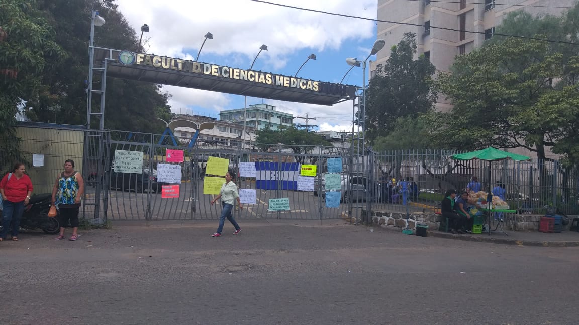 Médicos en servicio social e interinos se unirán a protesta de estudiantes que piden reforma a convenio UNAH-Salud