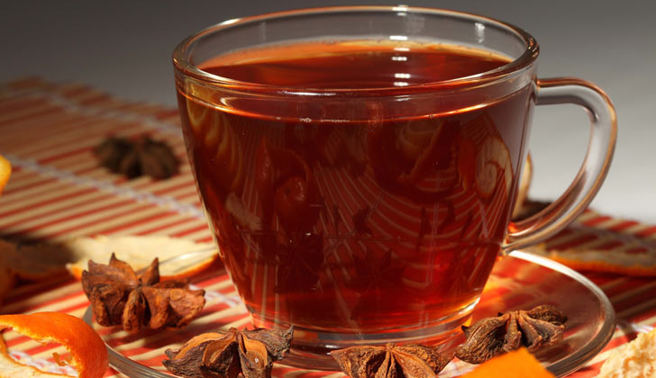 El consumo diario de una taza de té o de una porción de frutos del bosque puede ayudar a prevenir las enfermedades del corazón, sugiere una investigación.