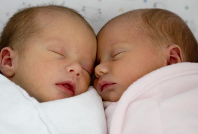 Un investigador afirmó haber procedido a una fecundación in vitro con genes modificados que dio nacimiento a bebés gemelas resistentes al virus del sida.