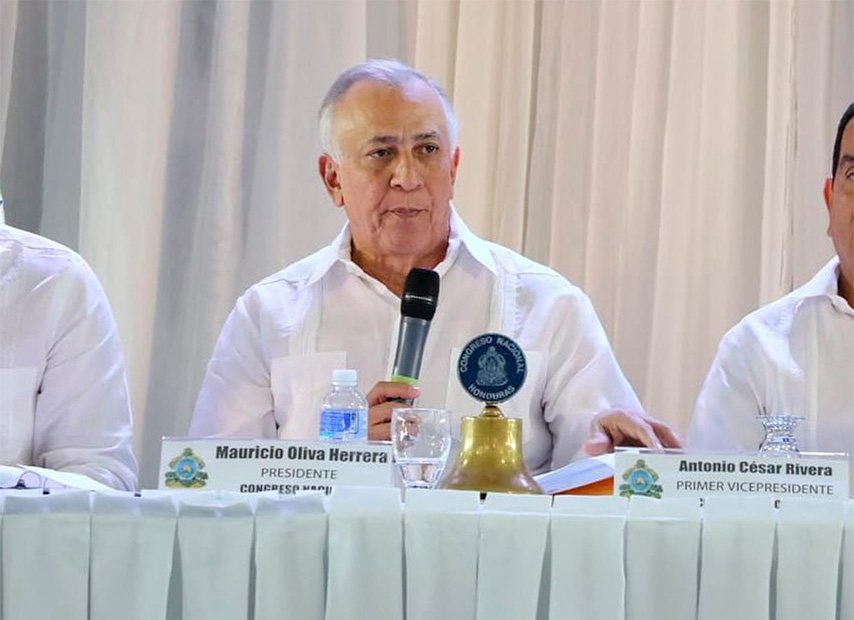 Mauricio Oliva dice que si sacerdotes y pastores quieren participar en política, tienen todo su derecho