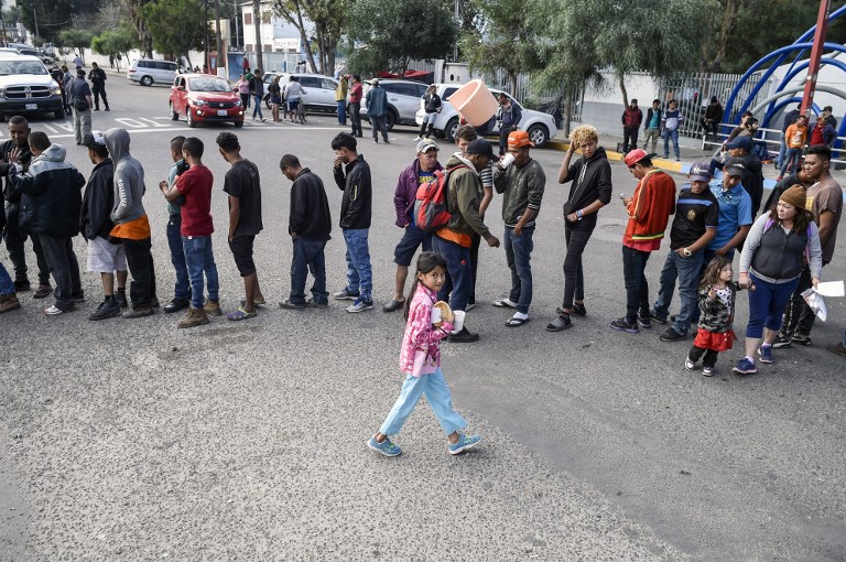 Migrantes llegan al norte de México en medio de expresiones de rechazo