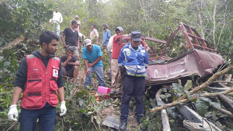 Tres personas muertas en volcamiento en carretera a Jesús de Otoro, Intibucá