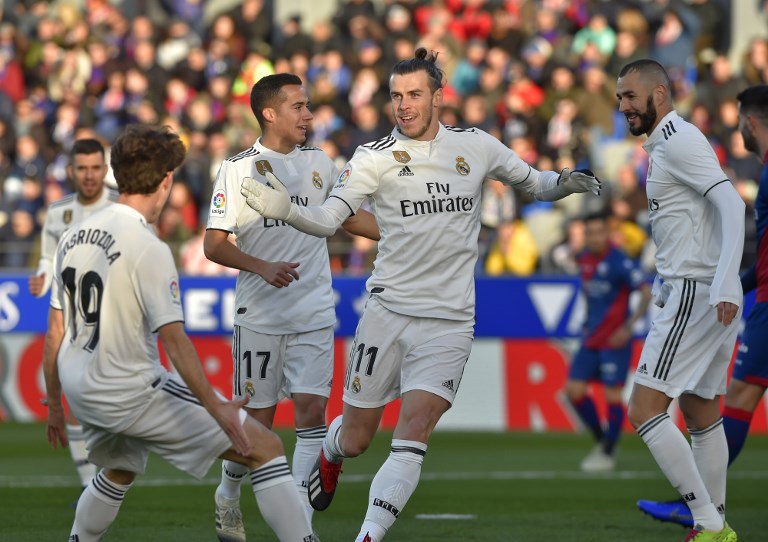 El Real Madrid gana 1-0 al colista Huesca y entra en 'Champions'