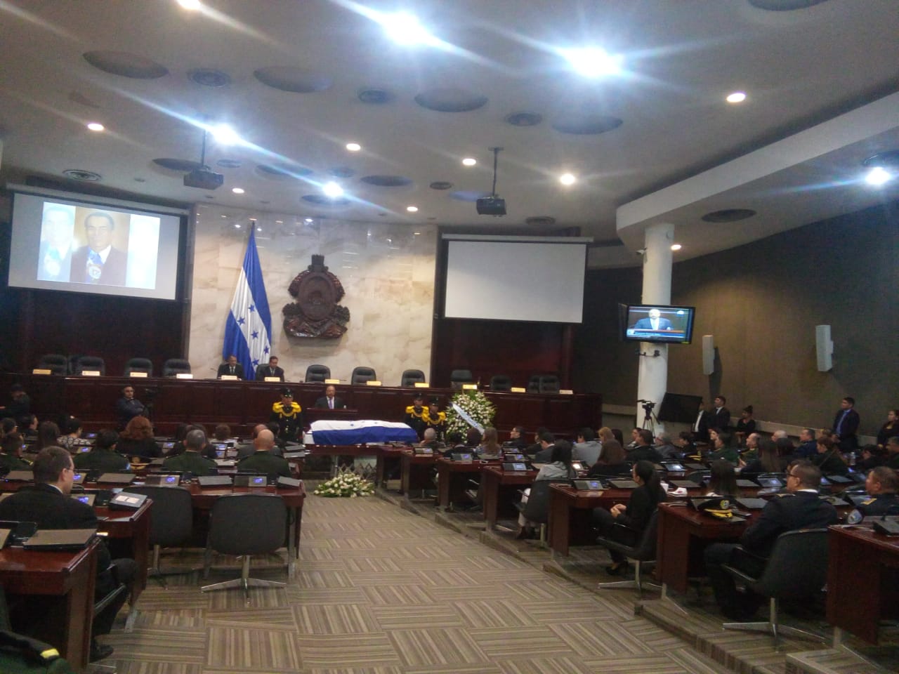 Congreso Nacional rinde honores a Roberto Suazo Córdova, primer presidente de la era democrática de Honduras