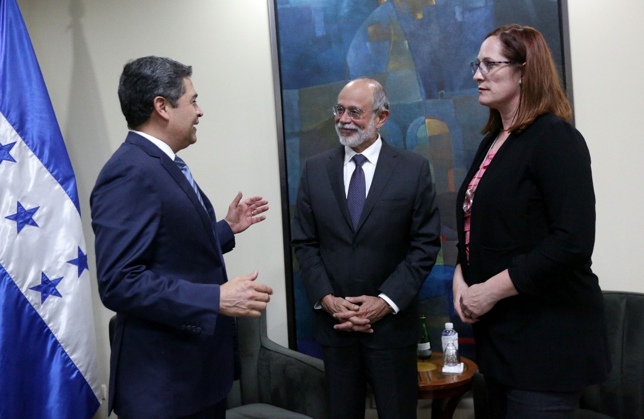 Presidente hondureño se reúne con subsecretario de Defensa de EEUU, para dialogar sobre apoyo de seguridad