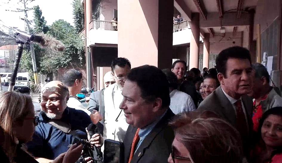 Políticos piden a Fiscalía ampliar requerimiento contra JOH por caso Pandora