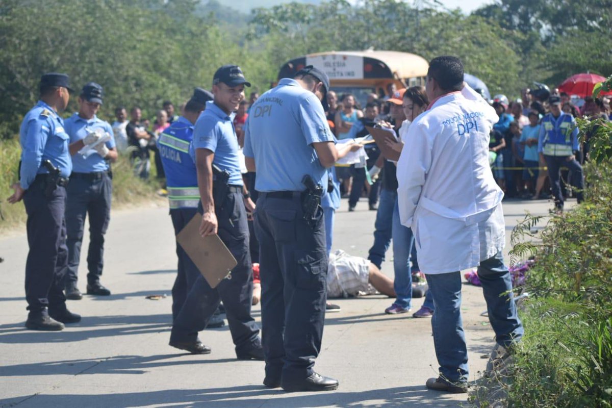 Dos conductores de motocicleta mueren atropellados en Cortés