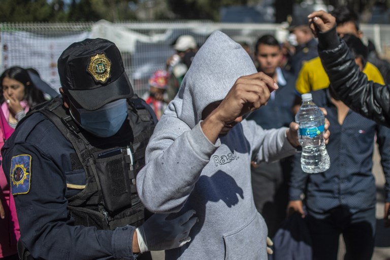 Un total de 29 padres de familia centroamericanos reingresan a EEUU por México