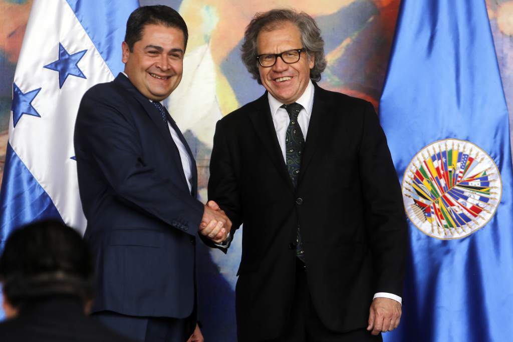 Exdiputado: "La doble posición de Luis Almagro con el gobierno hondureño desacredita a la OEA"