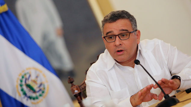 Fiscalía salvadoreña toma 61 propiedades vinculadas a expresidente Mauricio Funes