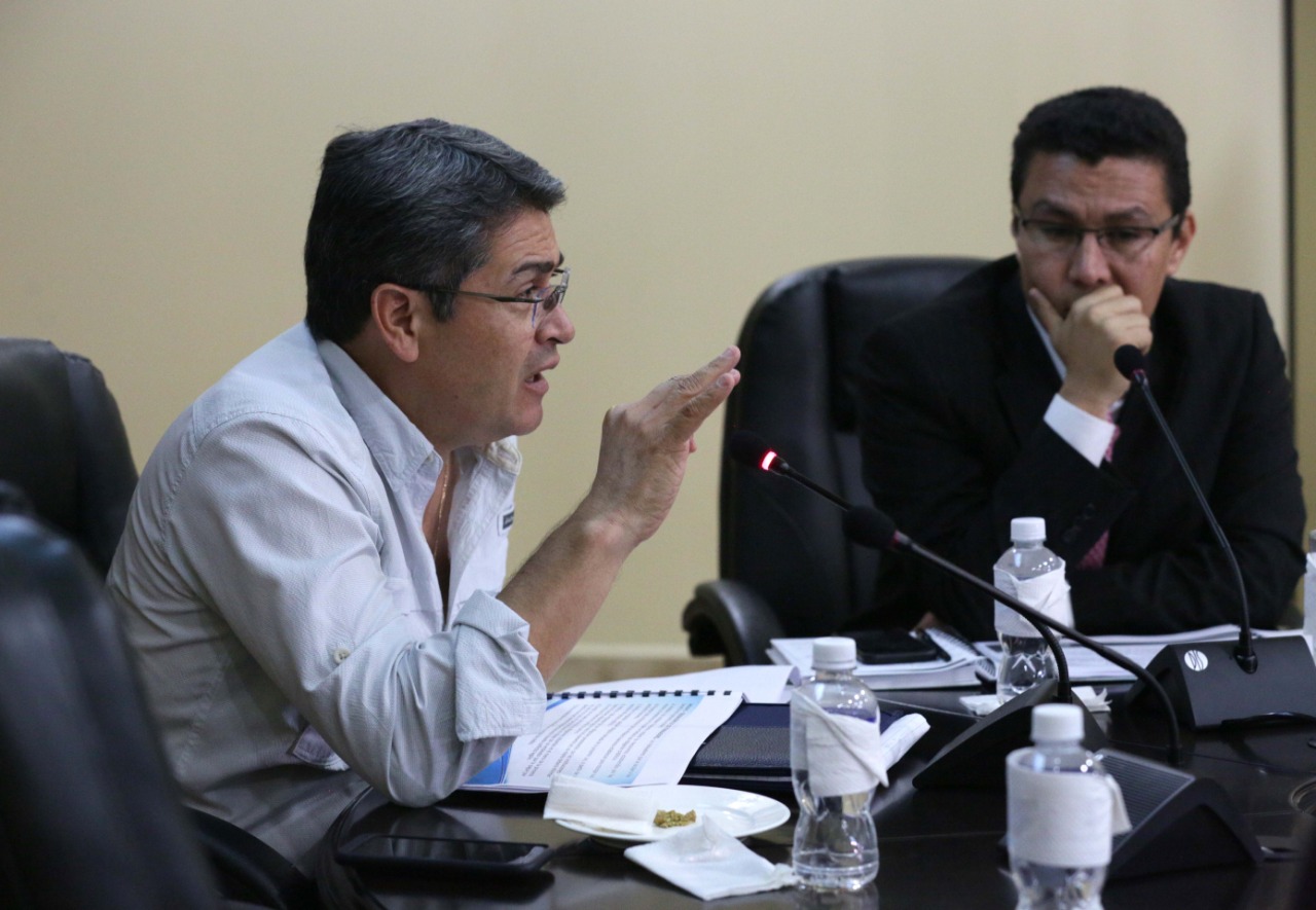 Gobierno redefinirá relación con generadores de energía para buscar bajar tarifas del servicio