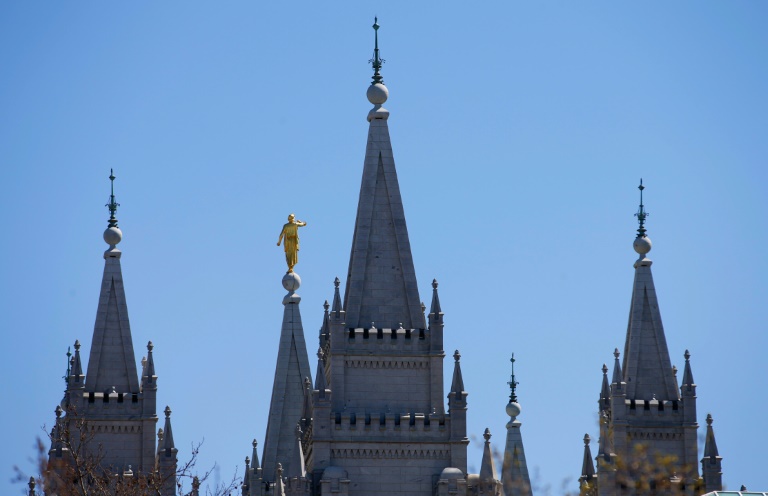 Los mormones permiten el bautismo de niños de parejas homosexuales