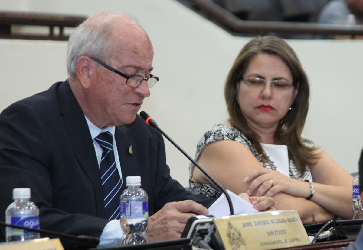 Diputado Jaime Villegas: No hay razón para que exista un "impase" entre Aduanas y MP para el desembarque de hospitales