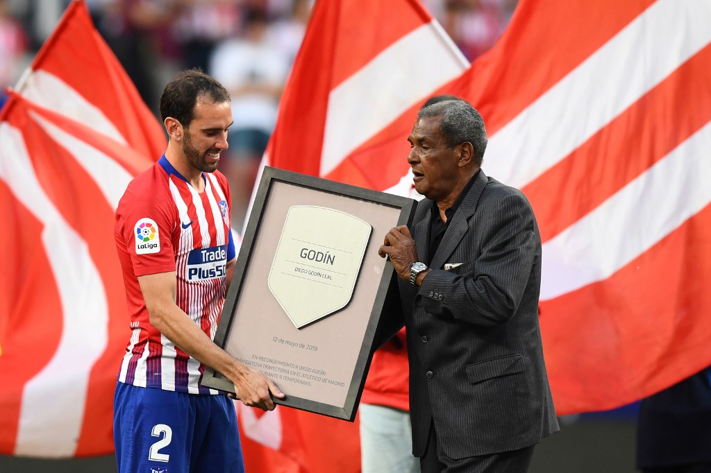 Diego Godín se despide de los hinchas del Atlético de Madrid