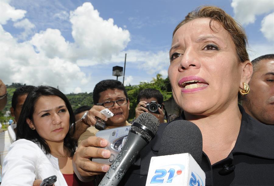 Esposa de Manuel Zelaya, Xiomara Castro lanza precandidatura y pide nueva Constitución