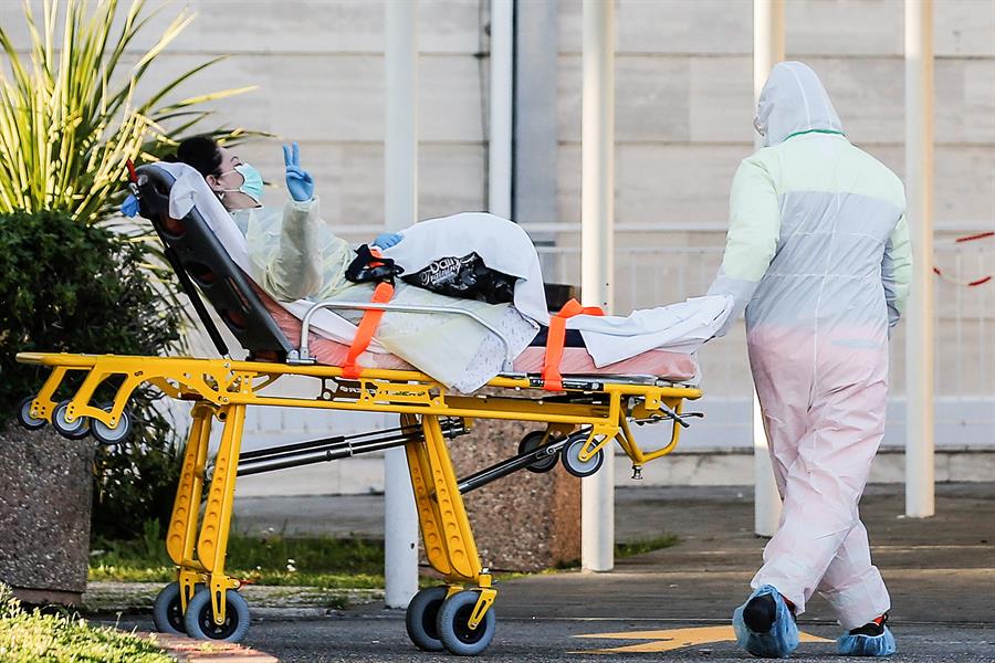 Los muertos en Italia ya son 6.820, 743 más en un día y rompe tendencia baja