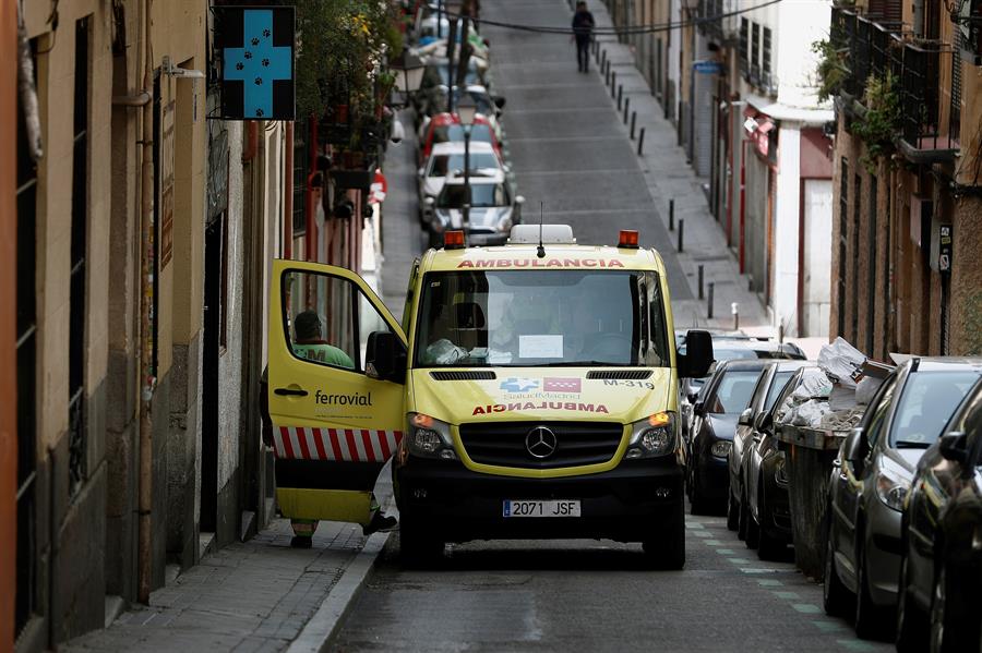 Menos muertes en España y los curados diarios superan a los nuevos casos