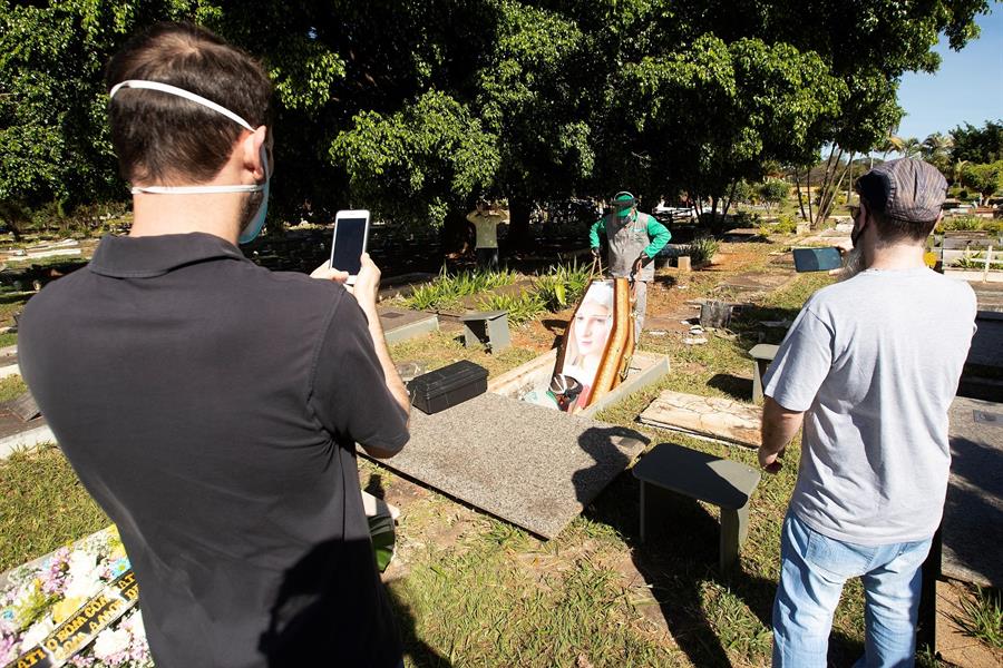 Brasil llega a 41.828 muertos y ya es segundo país con más víctimas de COVID