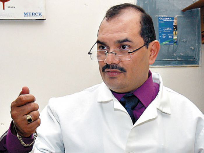 “Si al doctor Tovar lo sacan por decir la verdad, los jefes de salas y de servicio pondremos la renuncia” advierte el médico Denis Chirinos