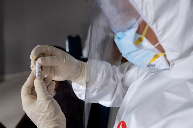 Desarrollan en Brasil tejido que elimina el virus que transmite la COVID-19