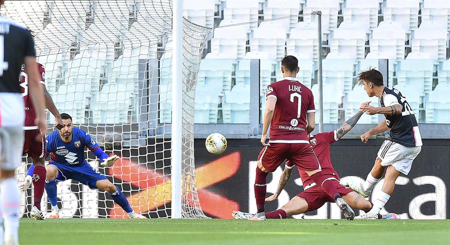 Dybala y un falta de Cristiano dan el derbi a un Juventus que blinda liderato