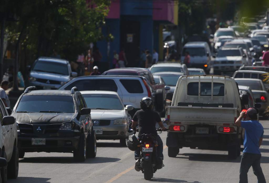 Bancada del PINU presentará proyecto ante el CN para postergar pago de la tasa vehicular