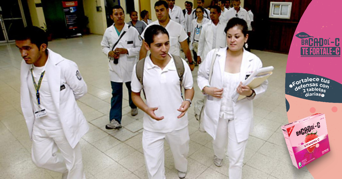 Consejo Universitario determina reducir a 6 meses el servicio social de los médicos para minimizar riesgos por covid-19