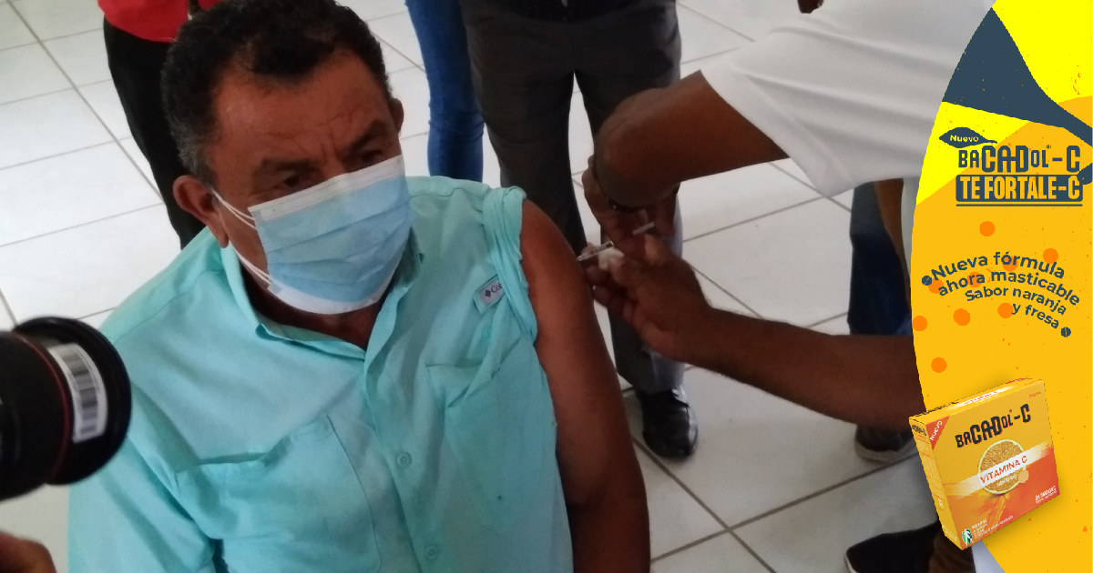 Don Dionisio Torres, el primer "mantuano" vacunado agradece al presidente Bukele, por su "gran gesto" de corazón