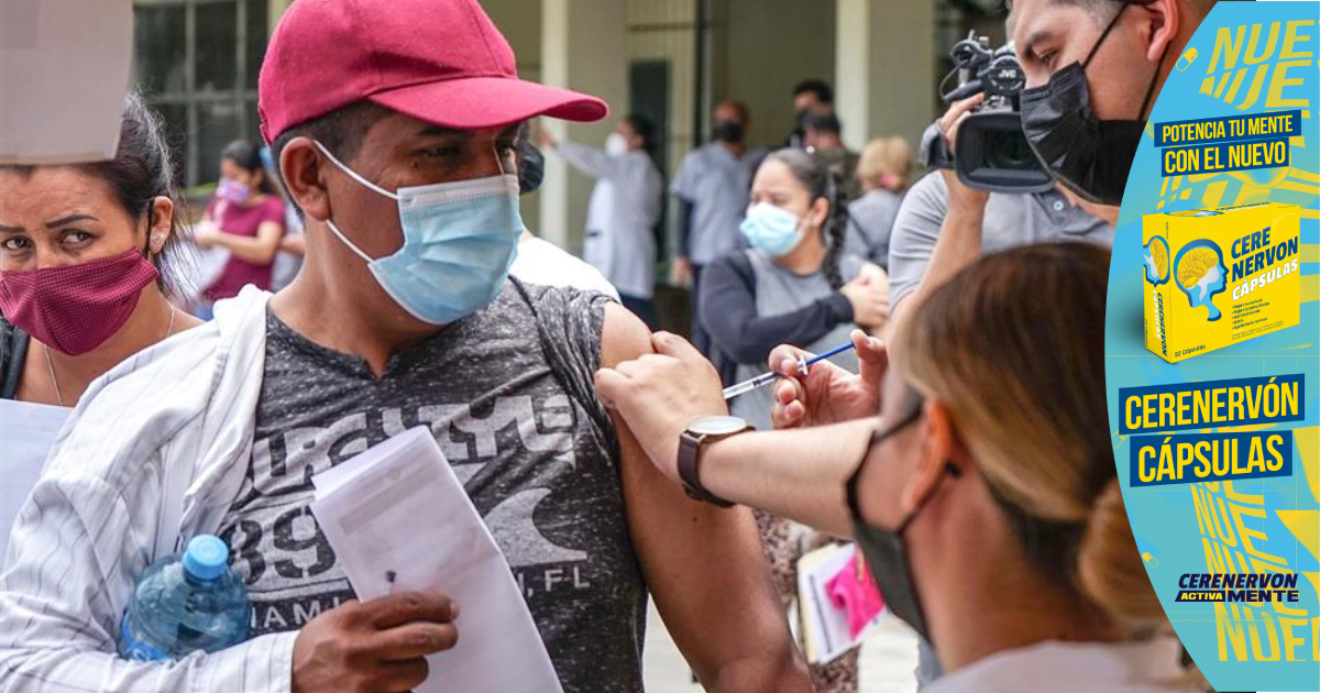 Migrantes hondureños y demás centroamericanos reciben vacuna anticovid en la fronteriza Tijuana