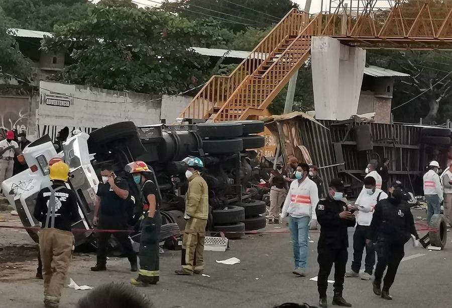 A 53 asciende los migrantes centroamericanos fallecidos por volcadura de camión en estado mexicano de Chiapas