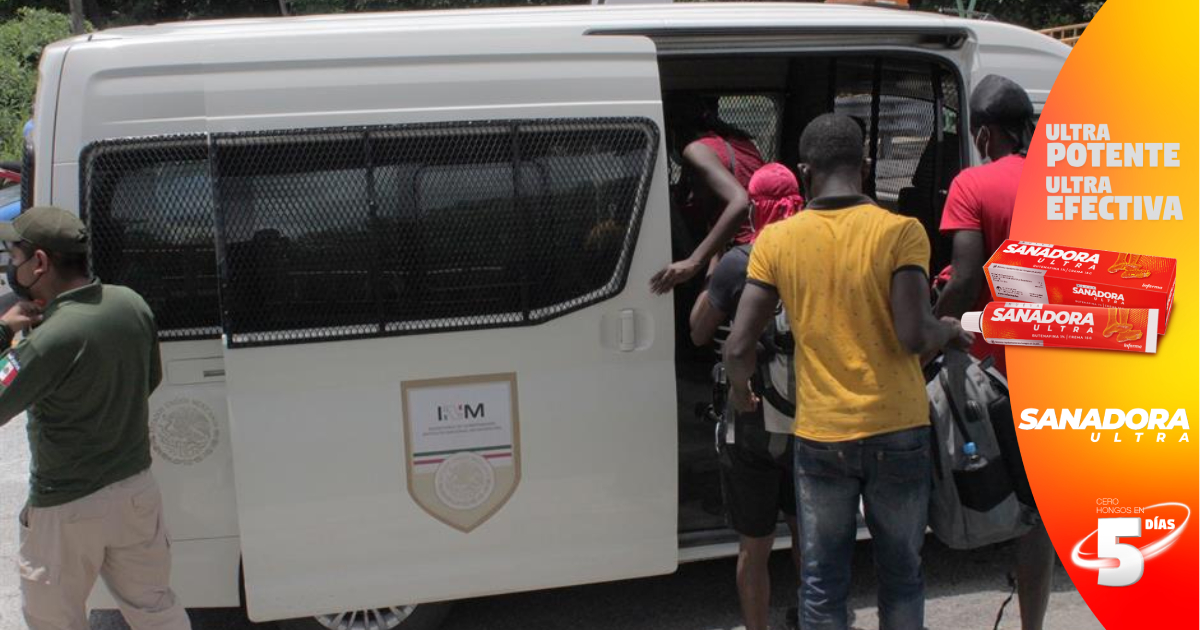 Detienen a migrantes de Honduras y de otros países en tractocamión en el estado mexicano de Veracruz