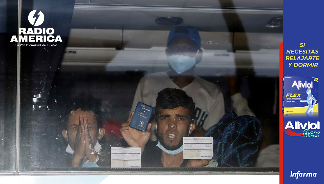 Detienen en noroeste de México a choferes que entregaban a migrantes a crimen organizado