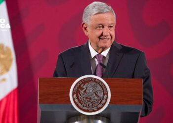 López Obrador promete que México dejará de importar gasolinas en 2024