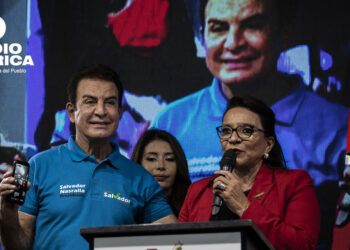 Nasralla pide a Xiomara Castro ver la realidad de Cuba y advierte que la están utilizando