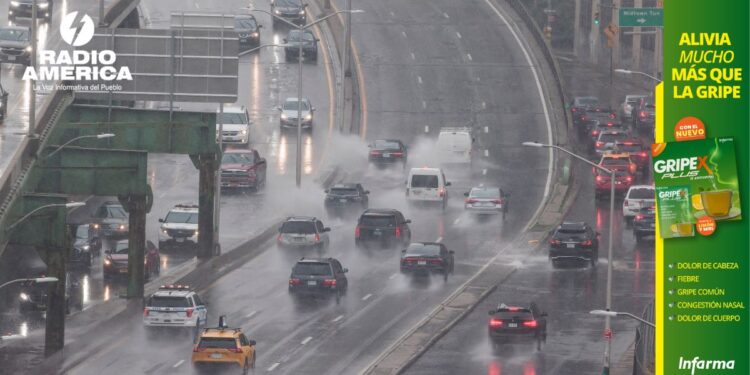Nueva York en alerta por lluvias e inundaciones que afectan a los medios de transporte