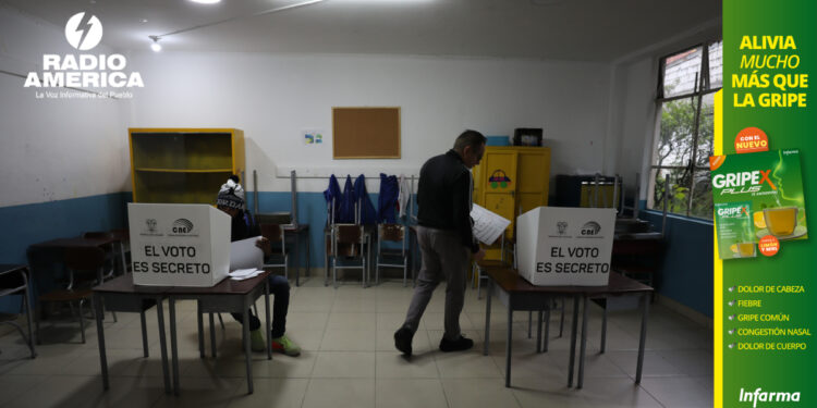 Abren centros de votación en Ecuador para la elección presidencial