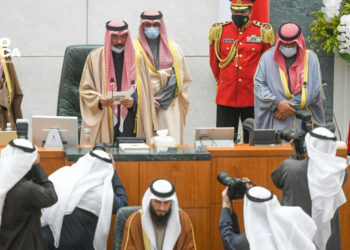Dimite el Gobierno de Kuwait tras las críticas del nuevo emir ante el Parlamento