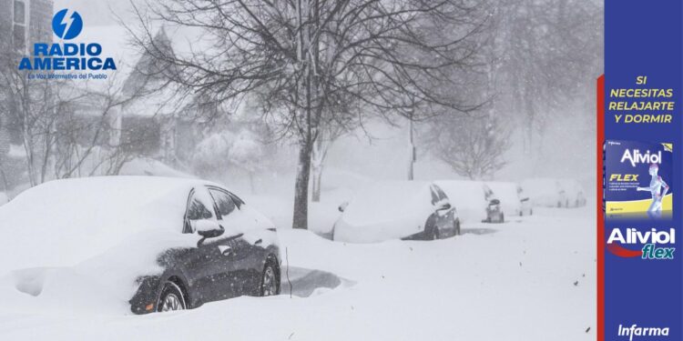 Una tormenta de nieve complica la movilidad en el Medio Oeste de EE.UU. en Navidad