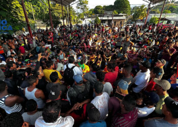 Unos 2.000 migrantes abandonan caravana y avanzan solos en sur de México