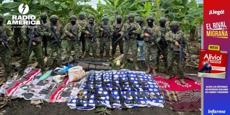 Encuentran unas diez toneladas de droga y 12 fusiles escondidos en Ecuador