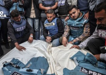 Expertos ONU condenan los ataques a periodistas en Gaza, donde han muerto 122 reporteros