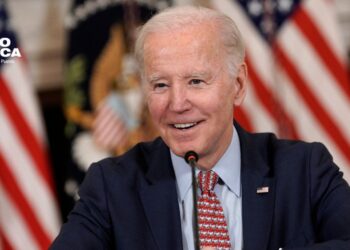 La campaña de Biden lanza un anuncio en el que el presidente bromea sobre su edad