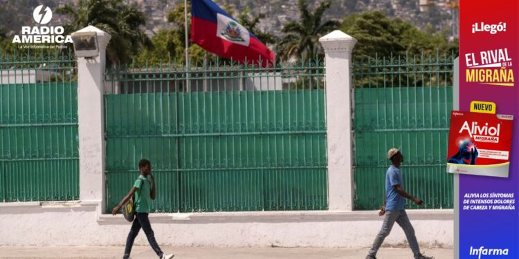 El Palacio Nacional de Haití está bajo ataque de hombres armados