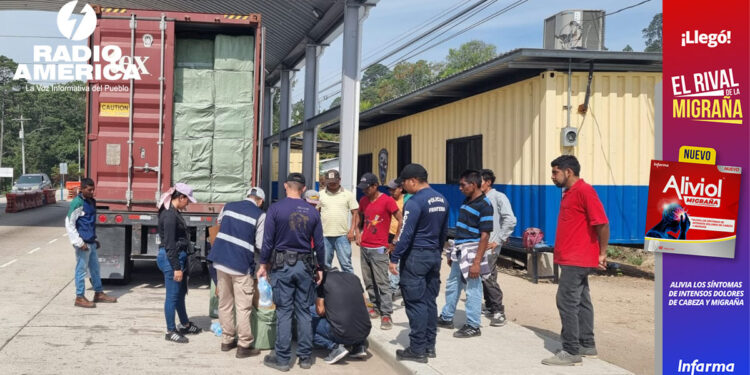 Honduras decomisa dos contendedores con millonario cargamento de tenis en El Paraíso