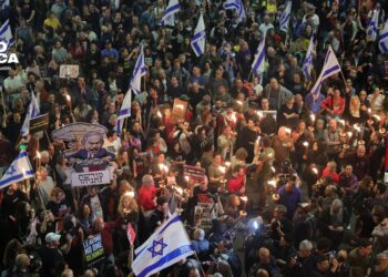 Más de 100.000 israelíes claman en Tel Aviv por la liberación de los rehenes y elecciones