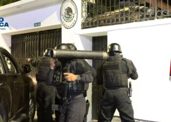Abogados presentan denuncia contra Noboa por irrupción en la Embajada de México en Quito