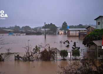 Suben a 148 los muertos por las inundaciones en el sur de Brasil