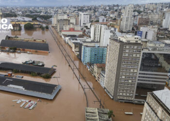 Suben a 84 los muertos por las inundaciones en el sur de Brasil