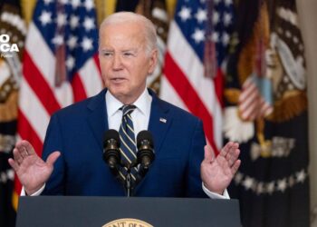 Biden se despide de Francia tras 5 días con una visita al cementerio de soldados de EE.UU.